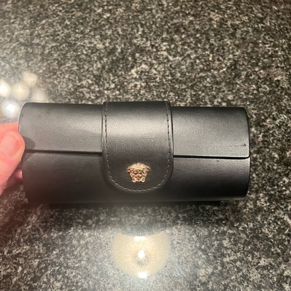 Versace sunglasses with her purple tint lined in gold trim with Versace symbols - Picture 6 of 9